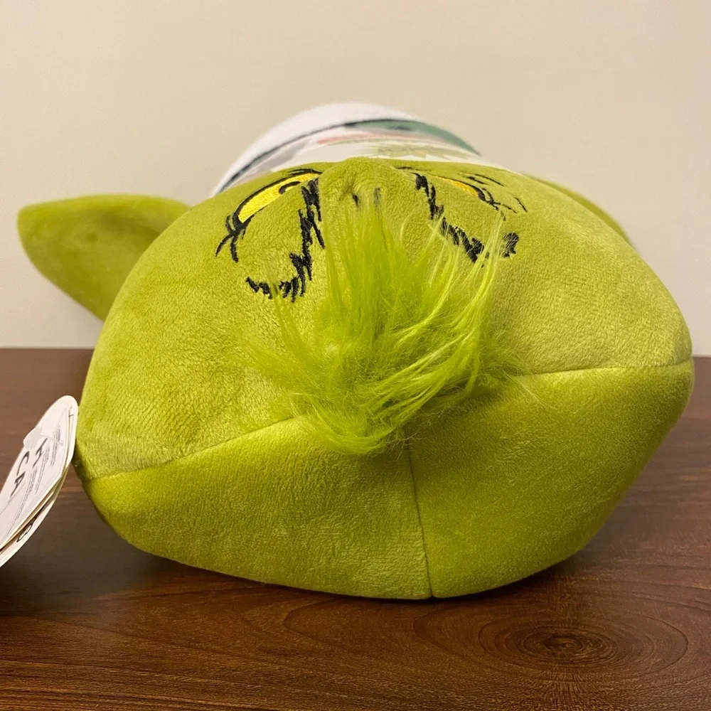 NWT- The Grinch Dr. Seuss Cozy Hat & Throw Wrap Set